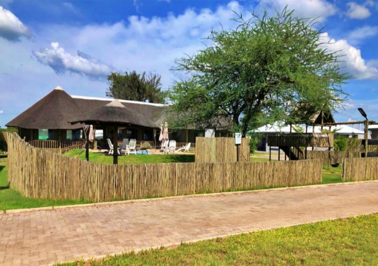 Tlou Safari Lodge Kasane Exterior foto